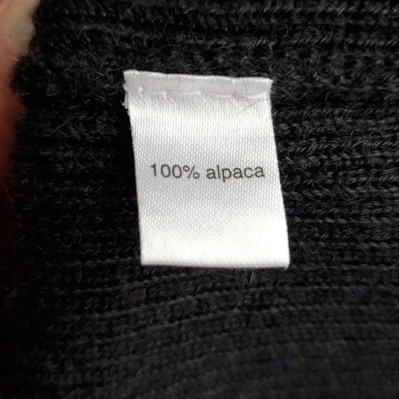 EUC Peruvian Connection 100% Alpaca Womens V-Neck Sweater In Black Sz Medium - Picture 5 of 6